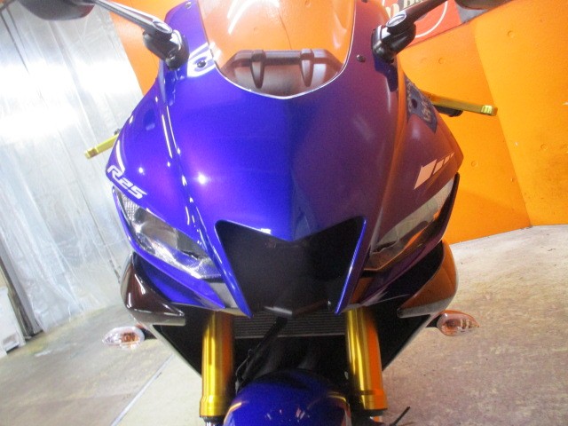 フロントから見てもこの通り状態グッド！倒立フォークモデルですからヘッドライトも純正でＬＥＤですよ！