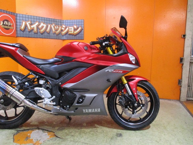 横から見てもこの通り状態グッド！やはりこのモデルチェンジ後の倒立モデルはスタイリングもスポーティー！