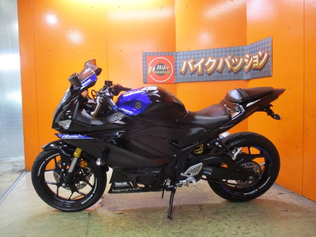 反対側もこの通り状態グッド！このモデルのＲ－２５は燃料消費率１Ｌ＝３７．７ｋｍの高燃費車！！