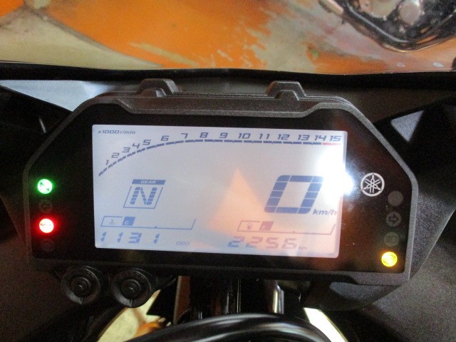 走行も２２５６ｋｍのやばい低走行車！このモデルはインパネもフルデジタル！シフトインジケーターも装備！