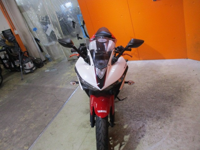 フロントから見てもこの通り状態グッド！！３２０ｃｃでも車両重量はなんと僅か１６９ｋｇ！出力は４２ＰＳ