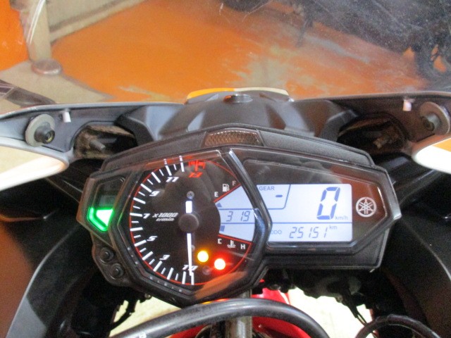 走行まだまだの２５１５１ｋｍ！！タコメーターがアナログなので目でも加速感が楽しめる一台！決済価格！！