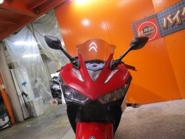 フロントから見てもこの通り状態グッド！この迫力の２つ目がたまらないＲ－３！かっこいい！！