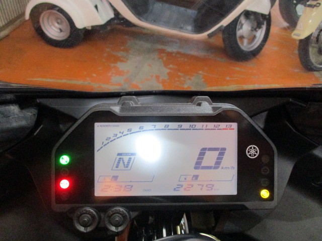 このモデルからはインパネもフルデジタル！車両重量僅か１７０ｋｇの車体に最高出力４２ＰＳのエンジン搭載