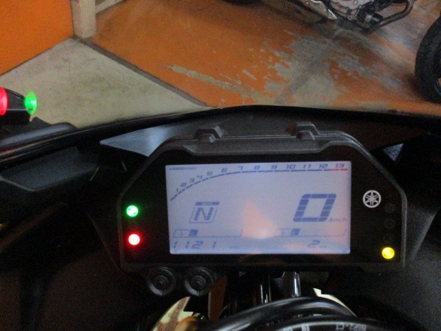 このモデルのインパネはフルデジタルでとってもレーシング！当社でも限定のモンスターカラーは入手困難！！