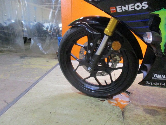 ホイールもこの通り状態グッド！このモデルはフロントフォークが純正でスポーティーな倒立フォークモデル！