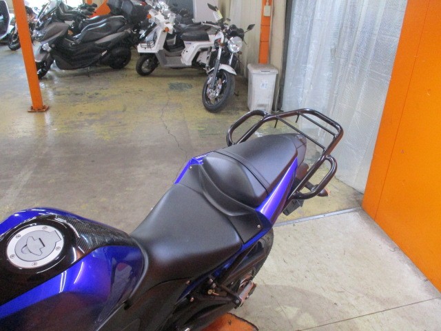 シートもこの通り破れもなければへたりもありません！エンデュランスのツーリングキャリアも装備済みですよ