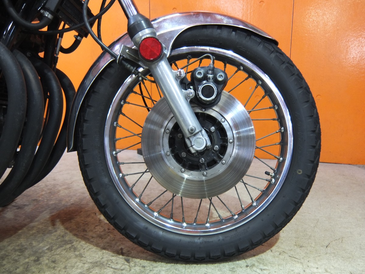 やはりスポークホイールはかっこいいですよね！ディスクに穴が開いていないのも渋いです！