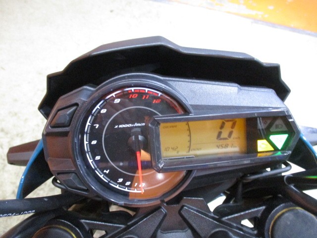 走行も４５８１ｋｍの低走行車ですよ！タコメーターがアナログなので目でも加速感が楽しめる一台ですよ！