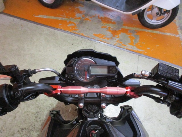 これは嬉しいオプション！！オプションをつける際に必要なブレースバーも装備！お買い得な一台ですよ！！