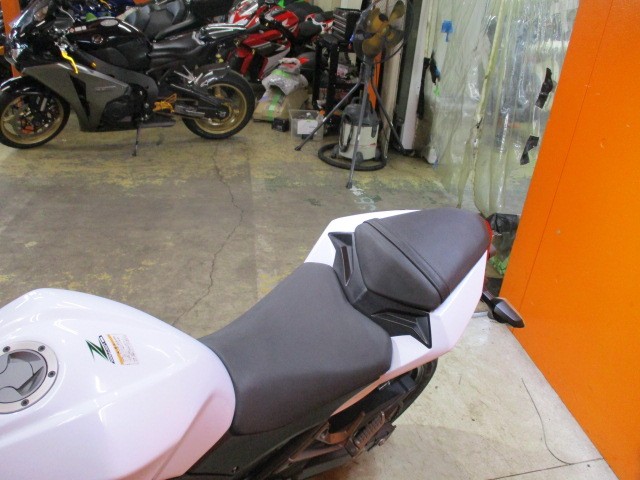 シートもこの通り破れもなければへたりもありません！！タンデムも楽々のＺ２５０！ビギナーにもオススメ！