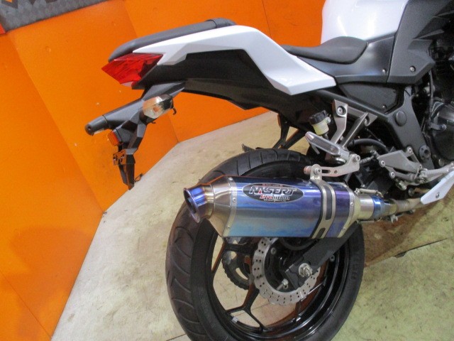 Ｚ２５０といえばこのブルーチタンのナサートマフラーですよね！定価１０２３００円もする高価なマフラー！