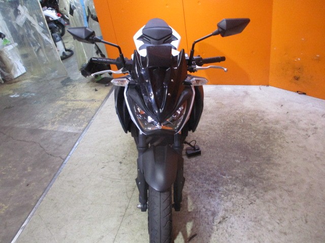 フロントから見てもこの通り状態グッド！！この迫力のフェイスは正に次世代のネイキッド！しかも乗りやすい