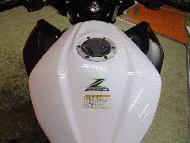 タンクもこの通りへこみもなく色褪せもない綺麗なタンクですよ！当社は価格は安くても車両の質が高い！！