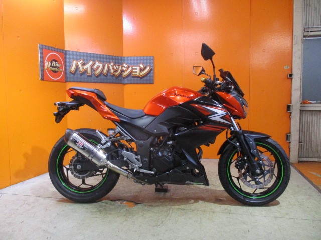 横から見てもこの通り状態グッド！外装エンジンマフラーまでもが写真の通りとっても綺麗な一台ですよ！！