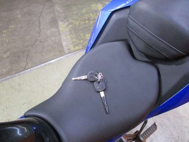 シートもこの通り破れもなければへたりもありません！純正鍵も２本装備！しかも１本は未使用品！！