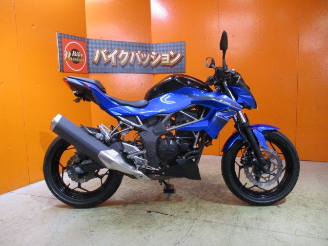 横から見てもこの通り状態グッド！！フェンダーレス済みでこの通り見た目がＳＬでさらにすっきり！！