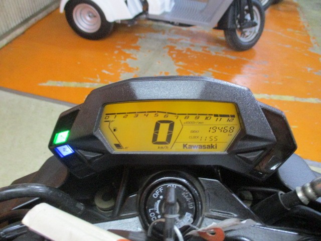 走行もまだまだの１９４６８ｋｍ！！インパネもフルデジタルでとっても見やすいですよ！他店追従不可能価格