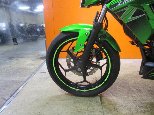 ホイールもこの通り状態グッド！！ＳＬにはハイグリップタイヤをはかせると本当に面白いですよ！！