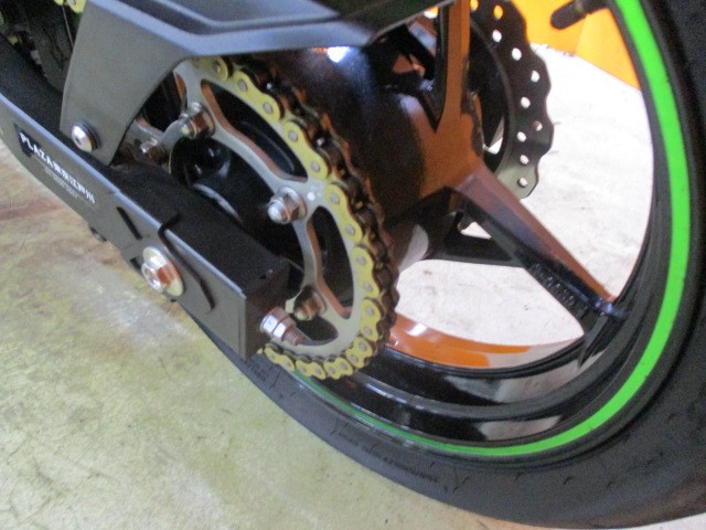 細かいところですが、チェーンもゴールドコートのチェーンに変更済み！色々お金がかかっている一台！！