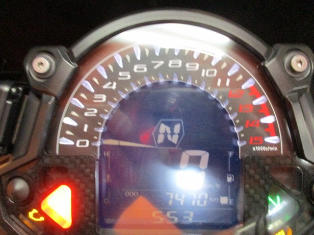 走行も７４７０ｋｍの低走行車！！高価な分離型のＥＴＣ装備もまた嬉しいオプション！！他店追従不可能価格