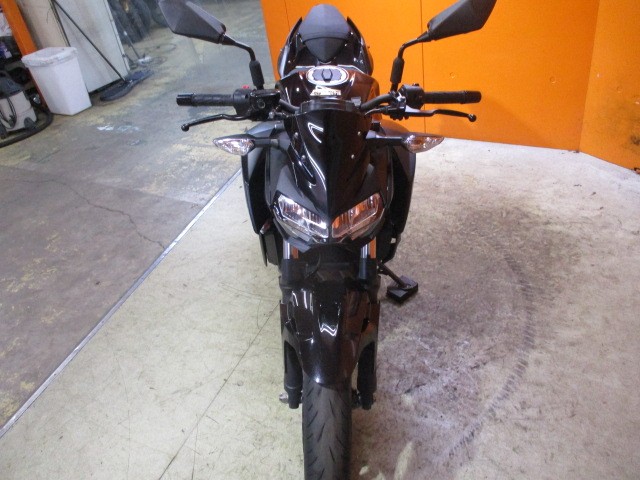 フロントから見てもこの通り状態グッド！ヘッドライトも純正でＬＥＤ！流石現行車！！他店追従不可能価格！