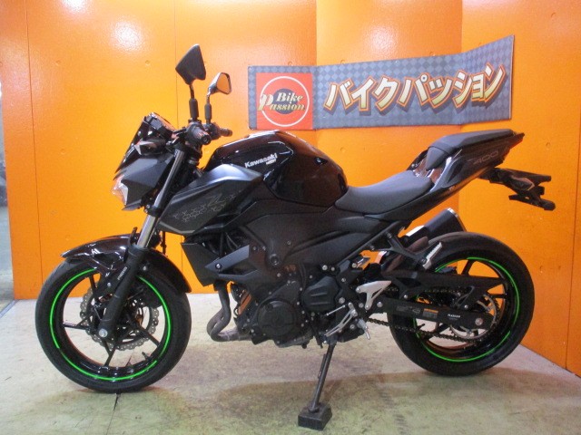 反対側もこの通り状態グッド！４００ｃｃで車両重量びっくりの１６６ｋｇ！やばいくらいに軽いですよ！！