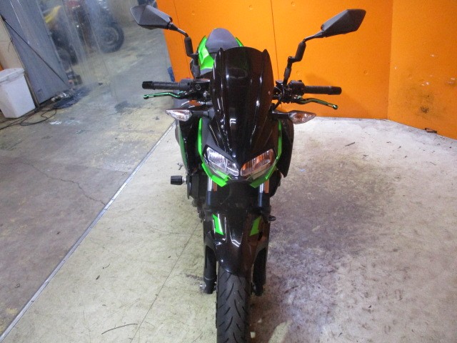 フロントから見てもこの通り状態グッド！Ｚ４００は車重がなんと１６６ｋｇと２５０ｃｃ並みの軽さ！！