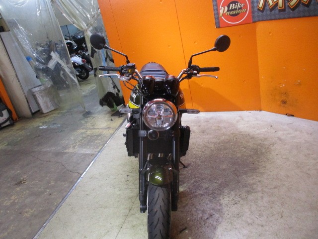 フロントから見てもこの通り状態グッド！！現行車ではありますが、この旧車スタリングが人気のＺ９００ＲＳ