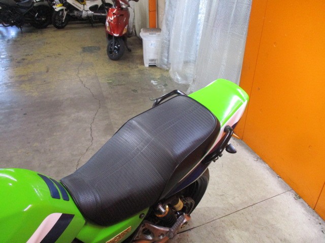 シートもこの通り破れもなければへたりもありません！来店が難しい場合にはお電話にて通販も可能ですよ！