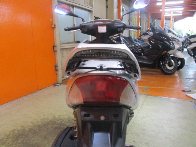 テールもこの通り状態グッド！スポーツスクーターといえば、やはりこのスポイラーですよね！！